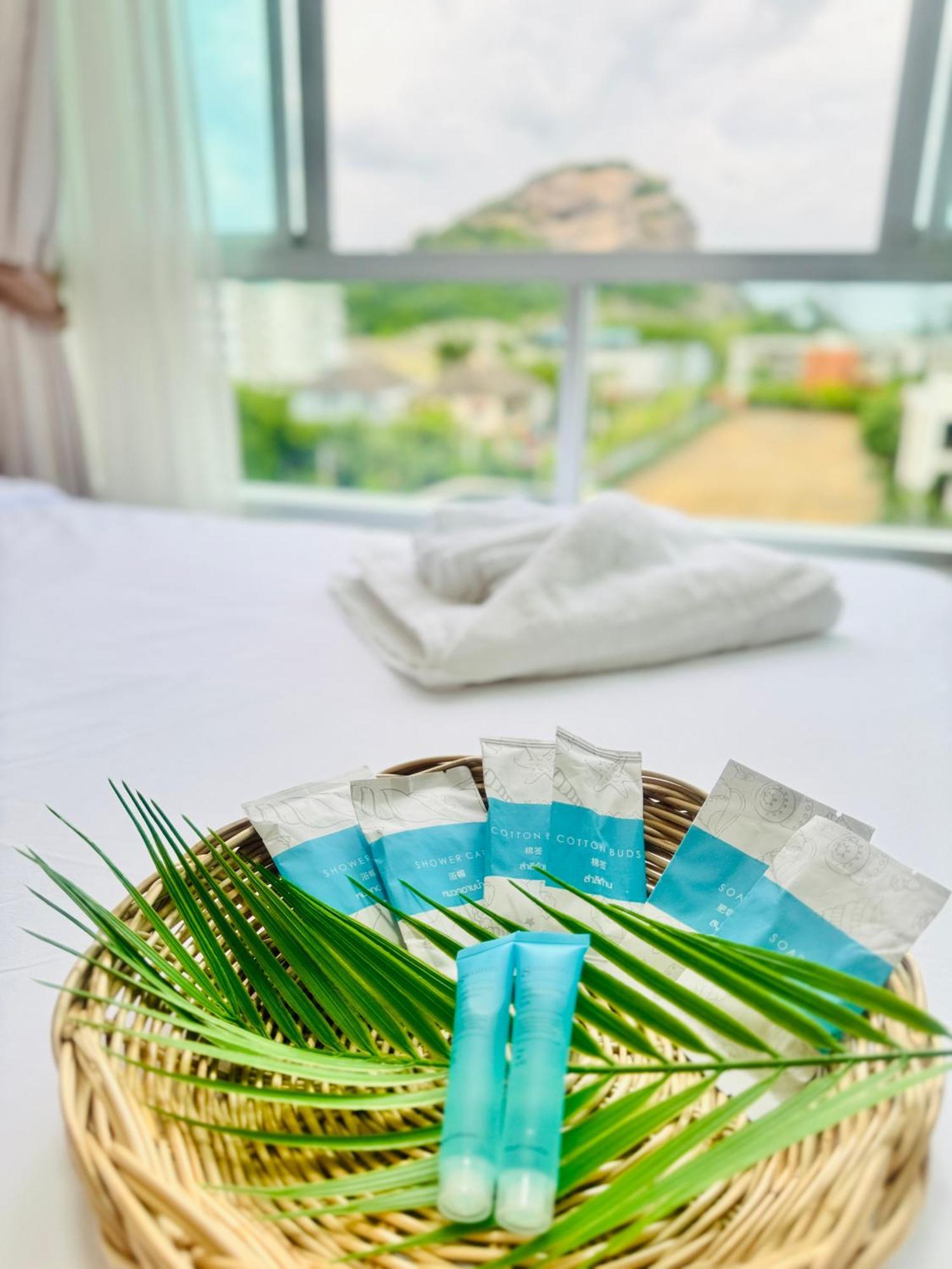 Sea&Mountain View,5 Mins Walk To Famous Beach With King Size Bed HHQ Buitenkant foto