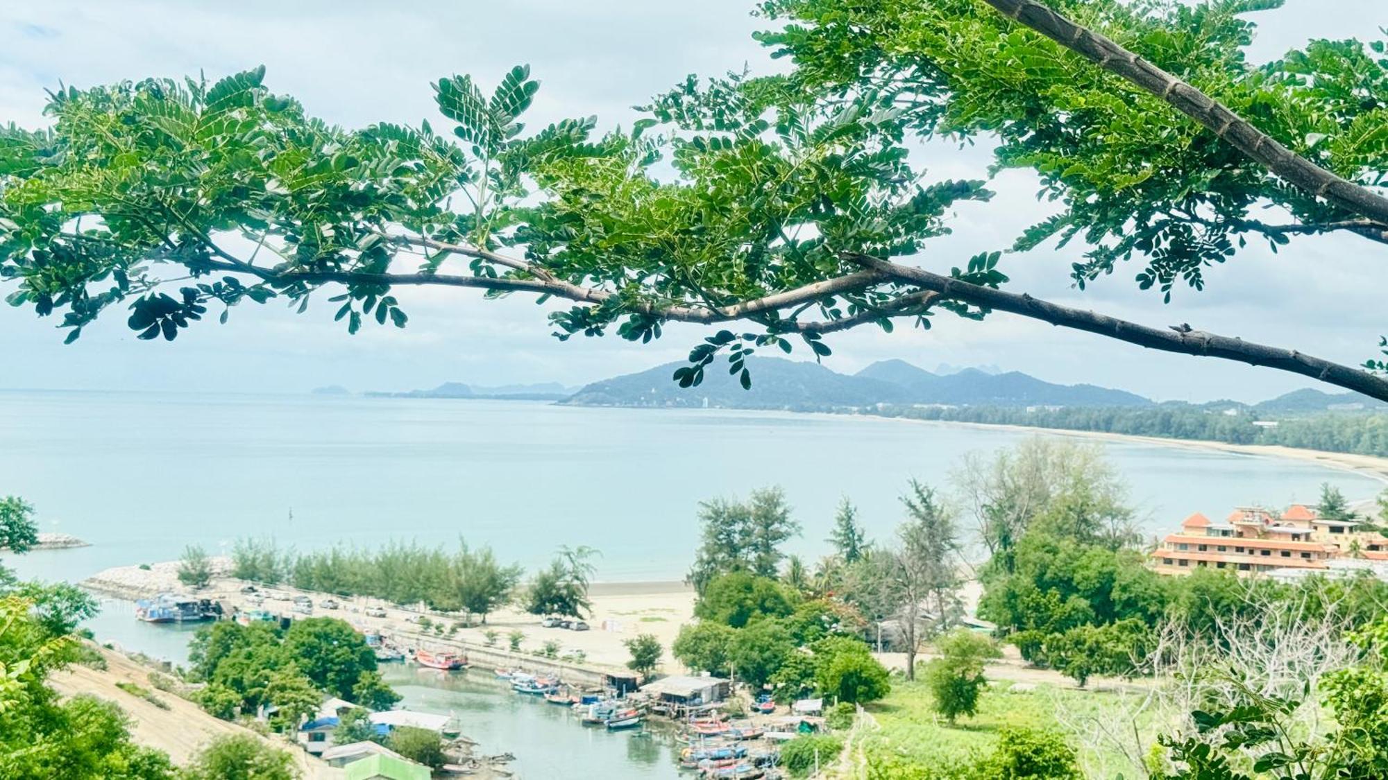 Sea&Mountain View,5 Mins Walk To Famous Beach With King Size Bed HHQ Buitenkant foto