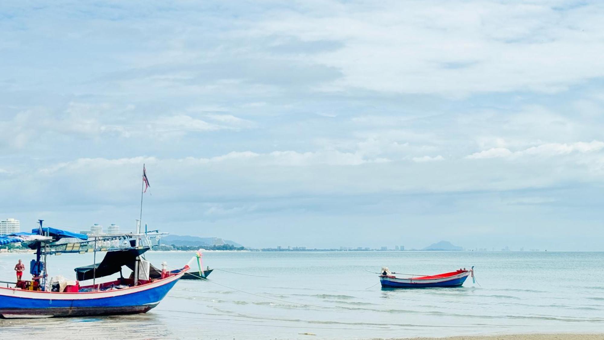 Sea&Mountain View,5 Mins Walk To Famous Beach With King Size Bed HHQ Buitenkant foto